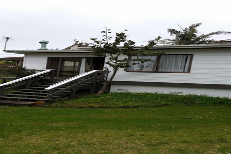 Photo of property in 2/6 Laings Road, Bucklands Beach, Auckland, 2012