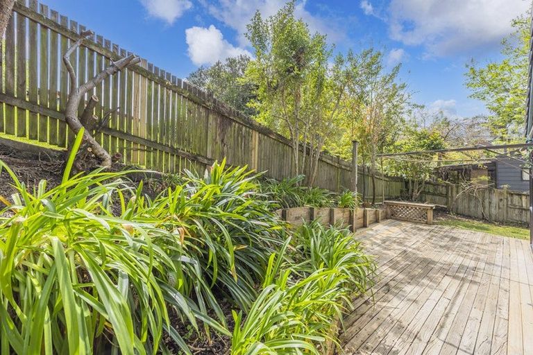 Photo of property in 6/406 East Coast Road, Sunnynook, Auckland, 0630