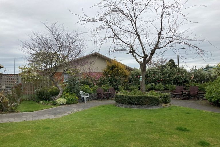 Photo of property in 1 Masonic Close, Takaro, Palmerston North, 4412