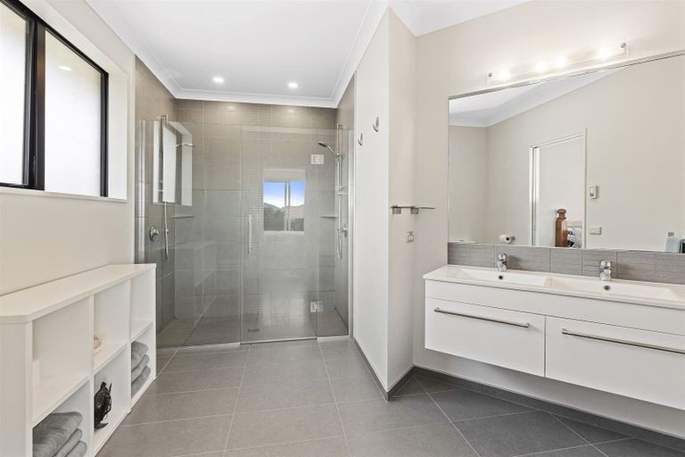 Photo of property in 8 Semaphore Lane, Whitby, Porirua, 5024