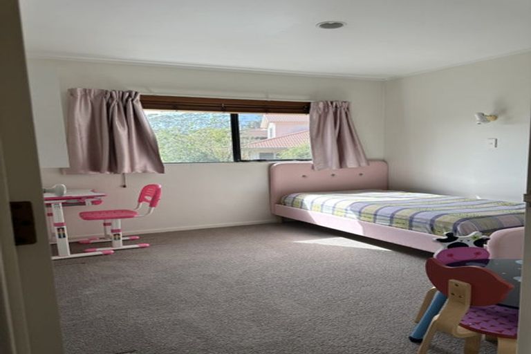 Photo of property in 1/15 Mandica Place, Sunnynook, Auckland, 0632