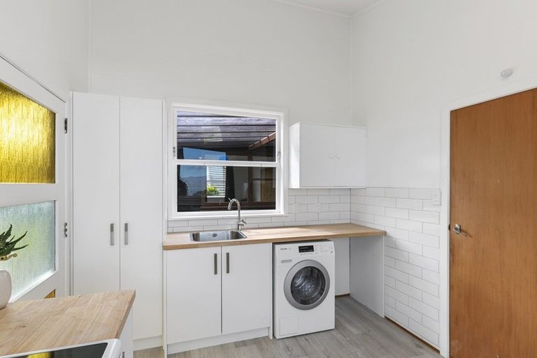 Photo of property in 33 Ranui Crescent, Khandallah, Wellington, 6035