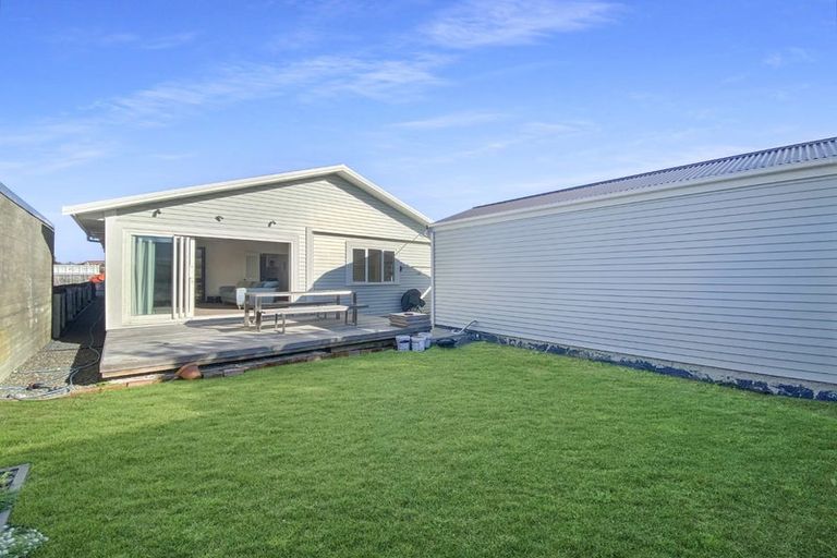 Photo of property in 81 Endeavour Street, Lyall Bay, Wellington, 6022