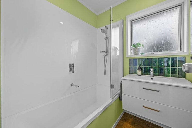 Photo of property in 2/4 Illana Place, Ranui, Auckland, 0612