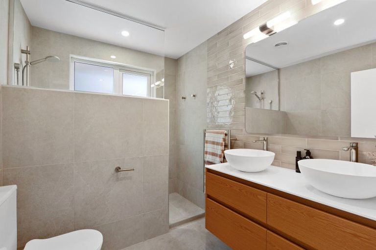 Photo of property in 43 Wai-iti Terrace, Burnside, Christchurch, 8052