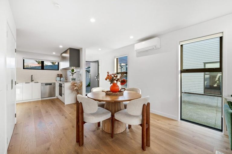 Photo of property in 3/111 Hobsonville Road, West Harbour, Auckland, 0618