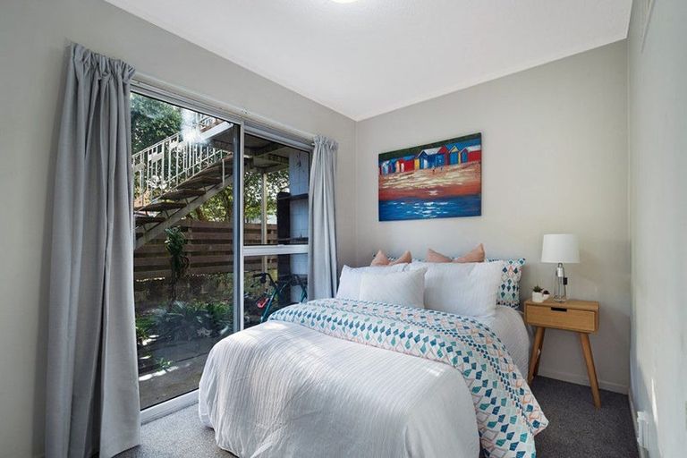 Photo of property in 2/26 Kohekohe Street, New Lynn, Auckland, 0600