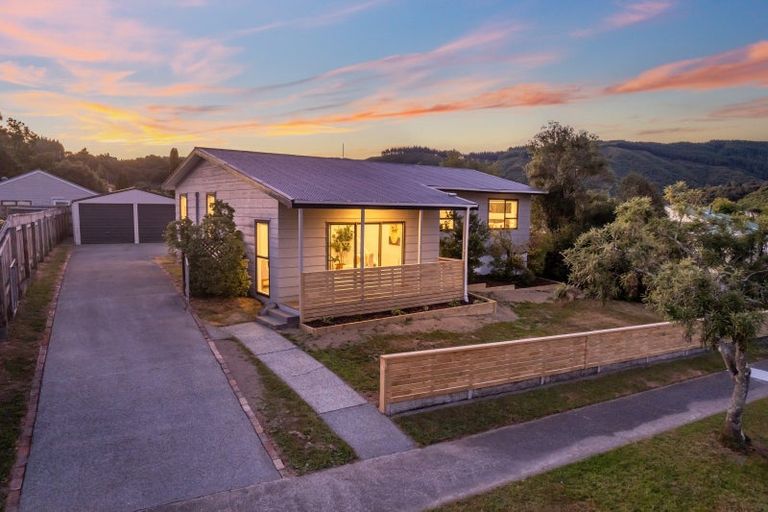Photo of property in 4 Igloo Place, Red Hill, Papakura, 2110