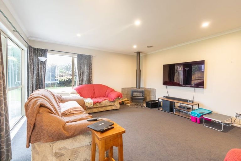 Photo of property in 10 Fernlea Avenue, Kelvin Grove, Palmerston North, 4414