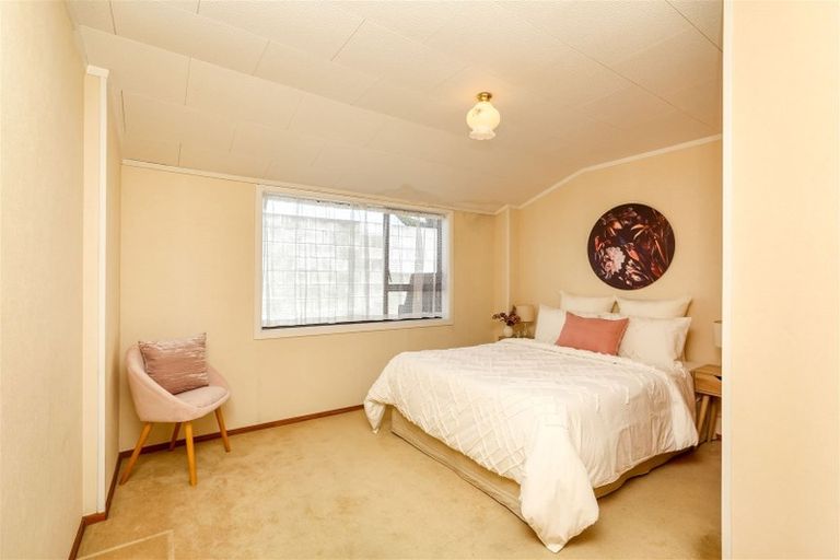 Photo of property in 2/481 Saint Aubyn, Moturoa, New Plymouth, 4310