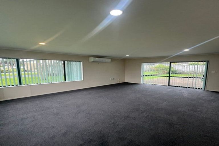 Photo of property in 3 Nephin Place, East Tamaki Heights, Auckland, 2016
