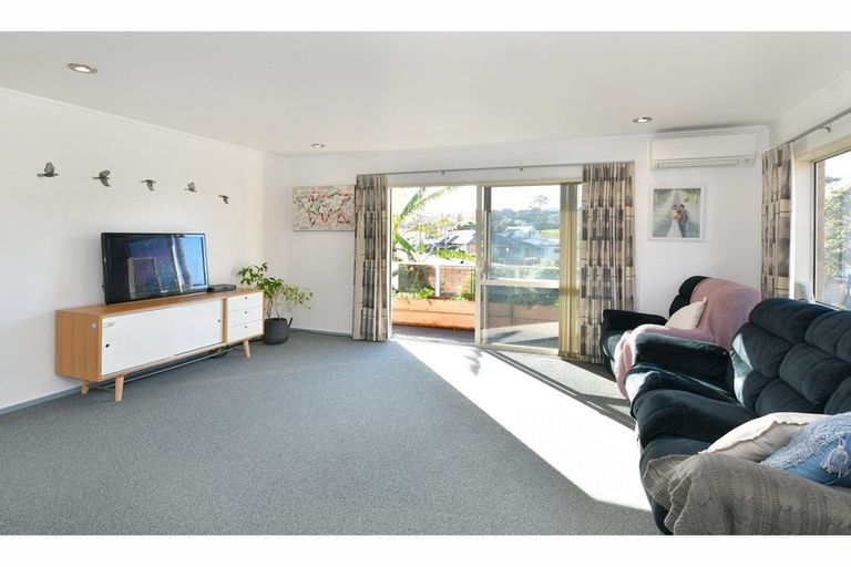 Photo of property in 1/926 Whangaparaoa Road, Manly, Whangaparaoa, 0930