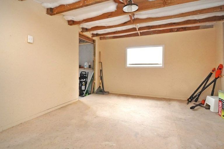 Photo of property in 86 Sylvan Crescent, Te Atatu South, Auckland, 0610