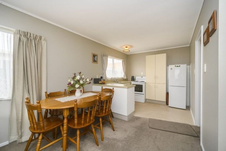 Photo of property in 28 Chatsworth Place, Highbury, Palmerston North, 4412