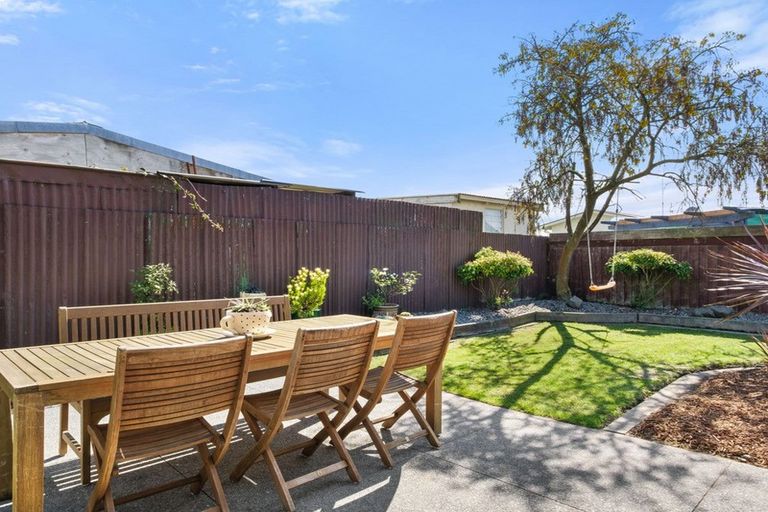 Photo of property in 2/12 Shannon Place, Belfast, Christchurch, 8051