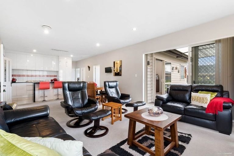 Photo of property in 43 Castlederg Drive, Flat Bush, Auckland, 2019