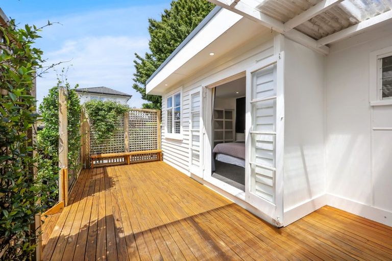 Photo of property in 44 Wellesley Road, Mangere Bridge, Auckland, 2022