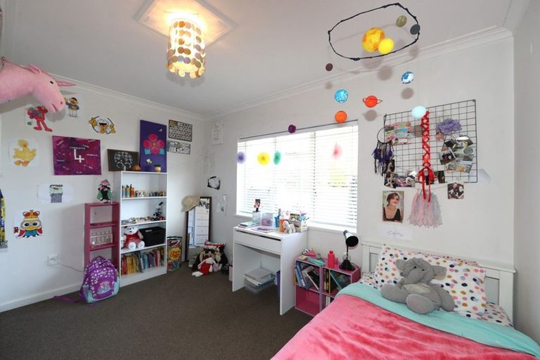 Photo of property in 28 Chester Street, Taradale, Napier, 4112