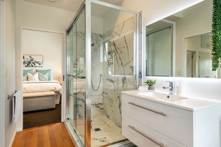 Photo of property in 2/17 Sudan Avenue, Milford, Auckland, 0620