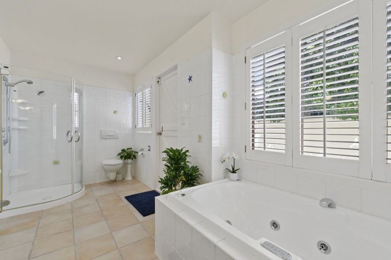 Photo of property in 9a Holiday Road, Milford, Auckland, 0620