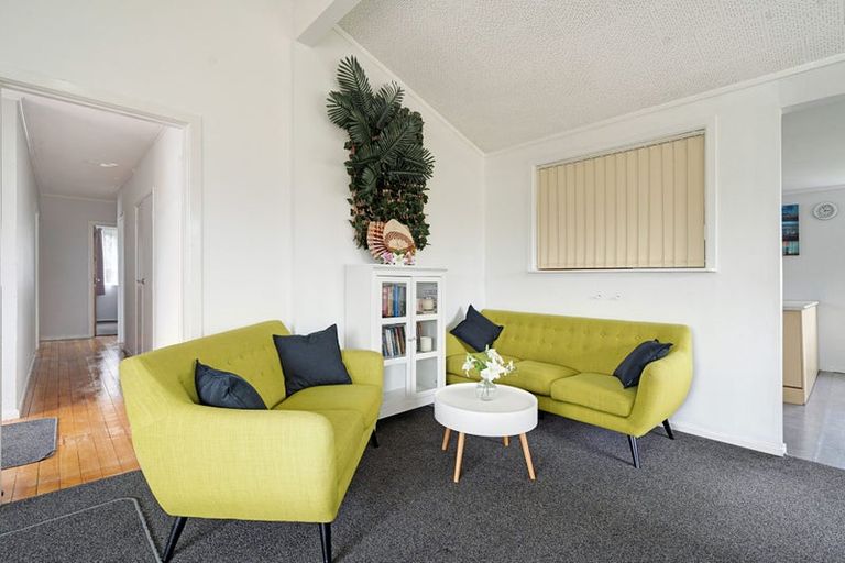 Photo of property in 58 Holbrook Street, Blockhouse Bay, Auckland, 0600