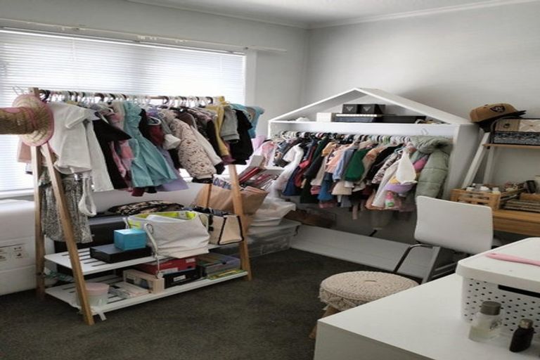 Photo of property in 1 Iris Grove, Trentham, Upper Hutt, 5018