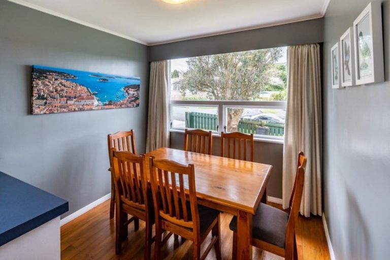 Photo of property in 219 Dowse Drive, Maungaraki, Lower Hutt, 5010