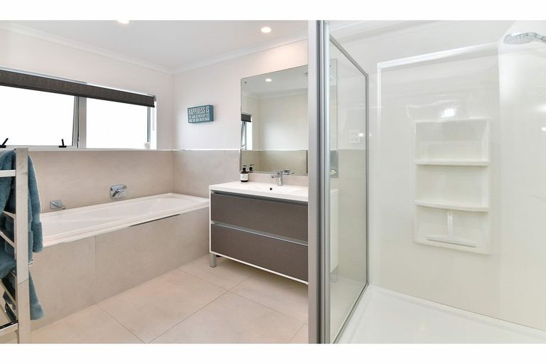 Photo of property in 6 Onekura Street, Red Beach, 0932