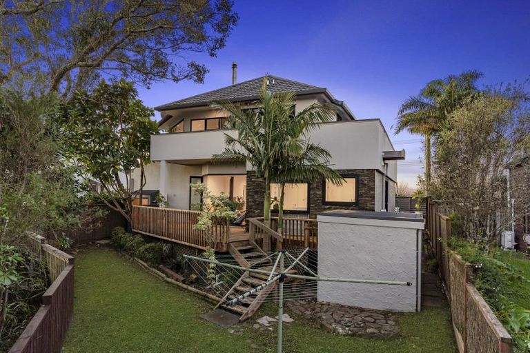 Photo of property in 1/62 Rangatira Road, Beach Haven, Auckland, 0626