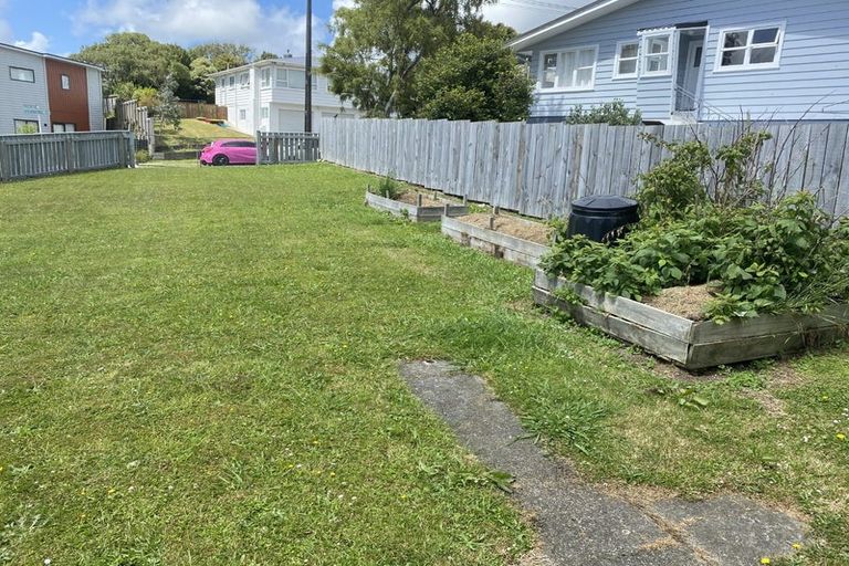 Photo of property in 1/1 Proctor Lane, Tawa, Wellington, 5028