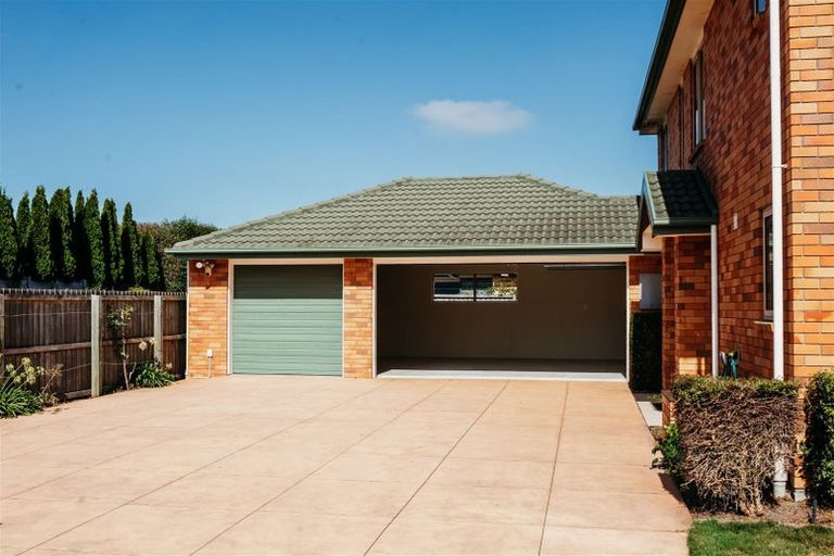 Photo of property in 64 Willowview Drive, Redwood, Christchurch, 8051