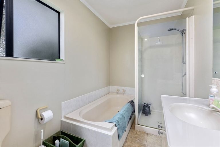 Photo of property in 2/9 Cashmere Place, Glenfield, Auckland, 0629