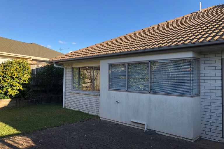 Photo of property in 39 Delmont Close, East Tamaki Heights, Auckland, 2016
