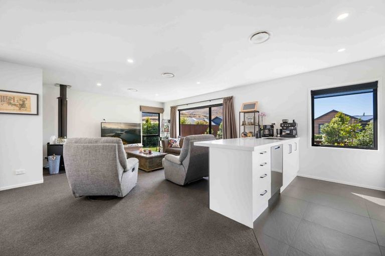 Photo of property in 2 Collie Road, Pukekohe, 2120