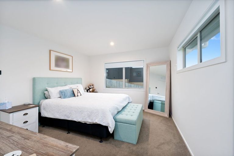 Photo of property in 17 Rauta Way, Helensville, 0800