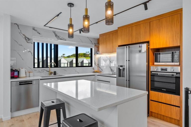 Photo of property in 20a Makomako Drive, Orewa, 0931