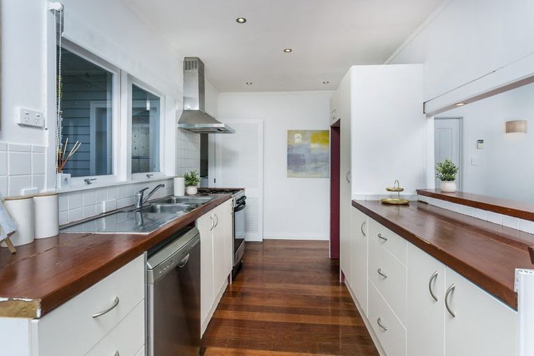 Photo of property in 23 Lanigan Street, Birkdale, Auckland, 0626