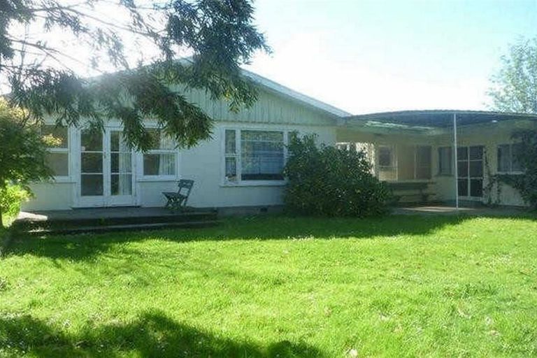 Photo of property in 59 Main North Road, Woodend, 7610