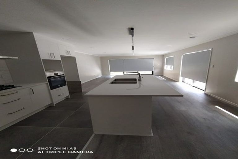 Photo of property in 28 Combat Street, Papakura, 2110