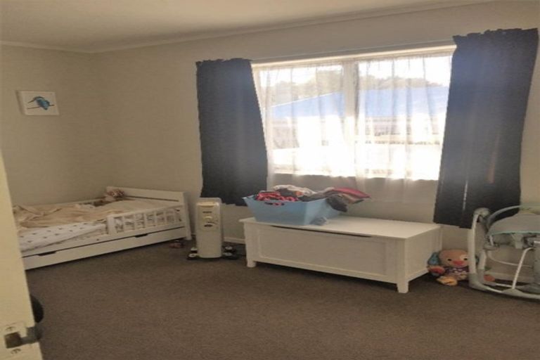 Photo of property in 69a Hartford Crescent, Totara Park, Upper Hutt, 5018