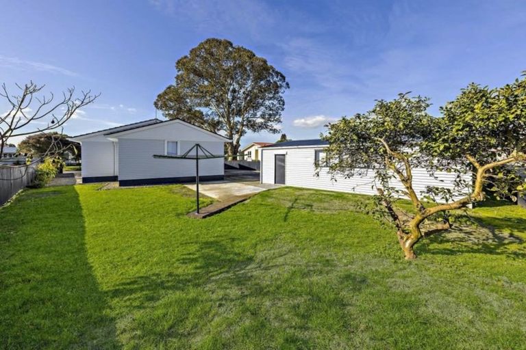 Photo of property in 34 Lavinia Crescent, Mangere East, Auckland, 2024