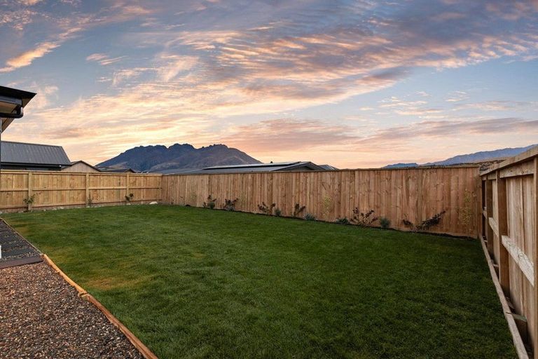 Photo of property in 22 Cheviot Street, Jacks Point, 9371