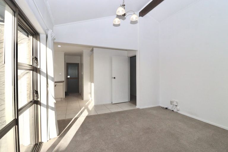 Photo of property in 8 Raddock Place, Farm Cove, Auckland, 2012