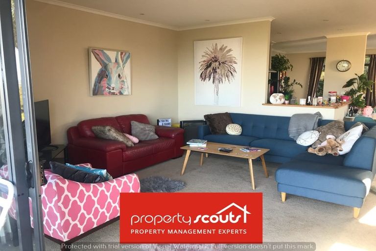 Photo of property in 20 Provence Esplanade, Te Atatu Peninsula, Auckland, 0610