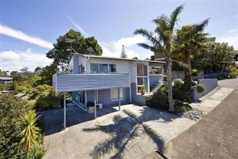 Photo of property in 6 Shearwater Rise, Rothesay Bay, Auckland, 0630