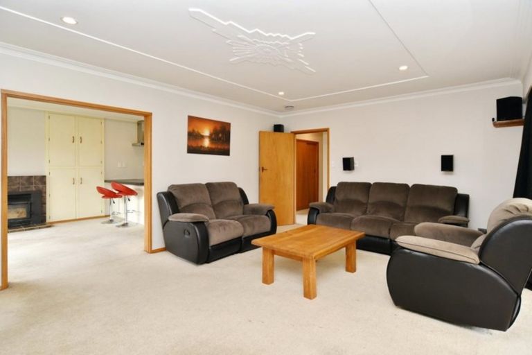 Photo of property in 10 Weston Place, Rangiora, 7400