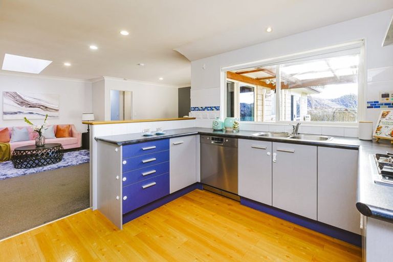 Photo of property in 35 Croftview Road, Wattle Downs, Auckland, 2103