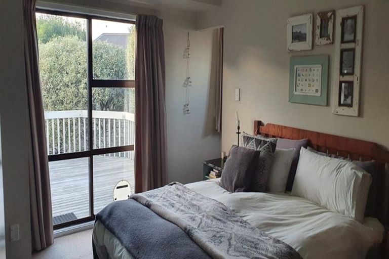 Photo of property in 32 Sycamore Drive, Sunnynook, Auckland, 0620