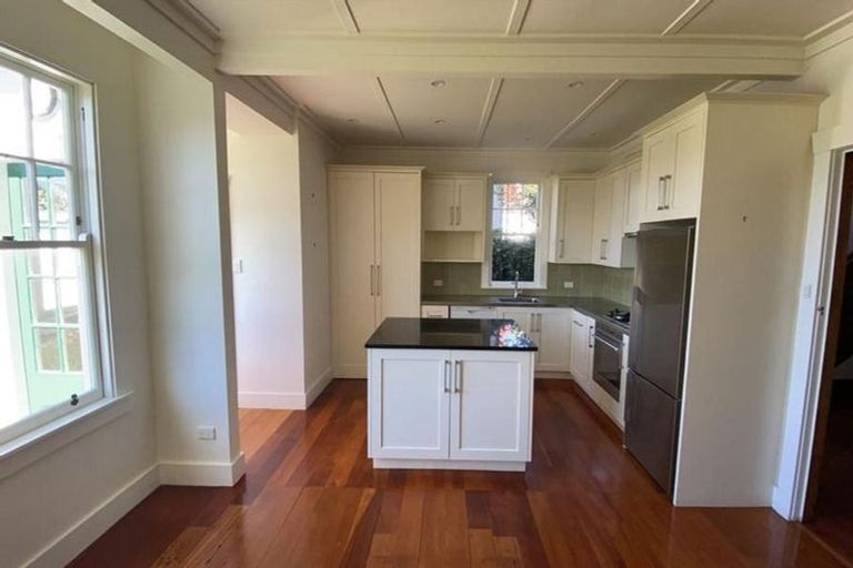 Photo of property in 57 The Crescent, Roseneath, Wellington, 6011