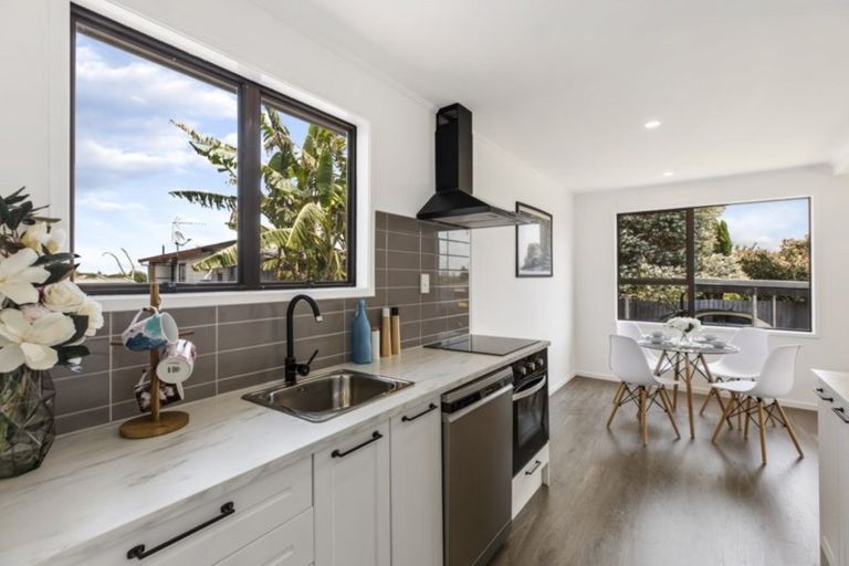 Photo of property in 2/39 Taitimu Drive, Weymouth, Auckland, 2103